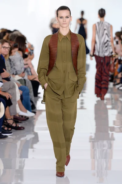 Look 9